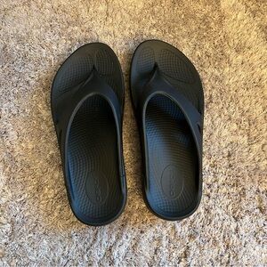 Oofos Black Sandals